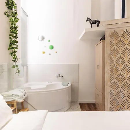 Couple-in Magical With Jacuzzi Apartment