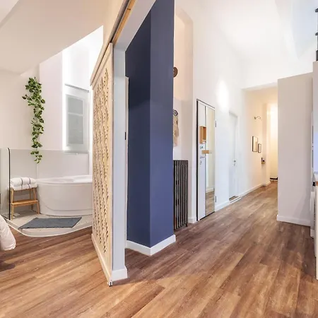 Couple-in Magical With Jacuzzi Apartment