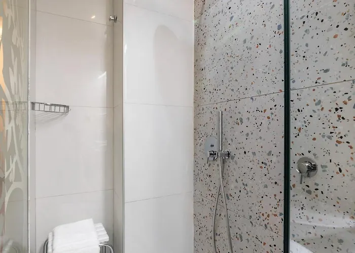 Daire Couple-in Magical With Jacuzzi